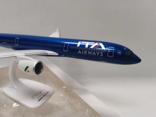 A350-900 1/200 Scale Diecast Model Aircraft – Detailed Collector's Model with Display Stand